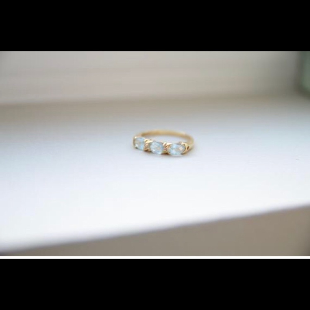 10 k solid gold Aquamarine ring (size 7)